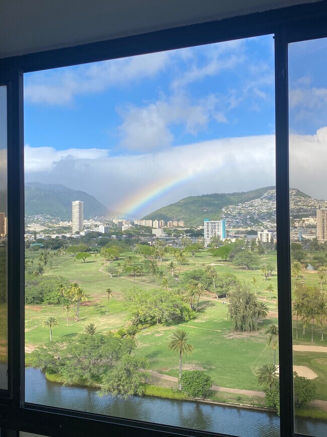 Foto del edificio - 320 Liliuokalani Ave
