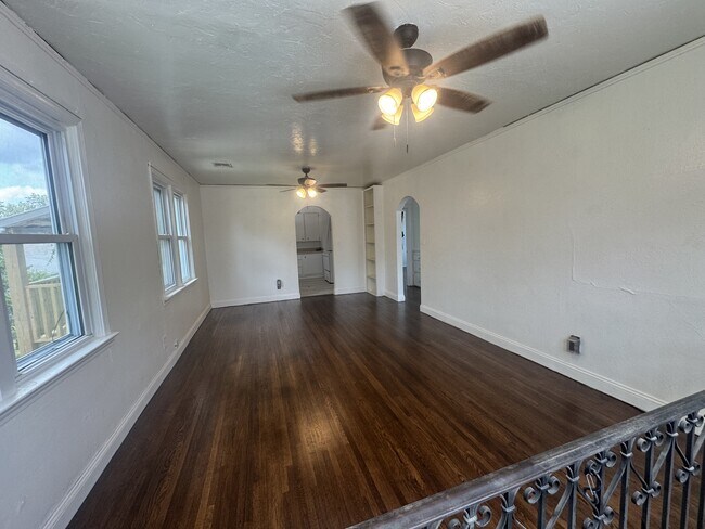 Building Photo - 2715 W 48th St