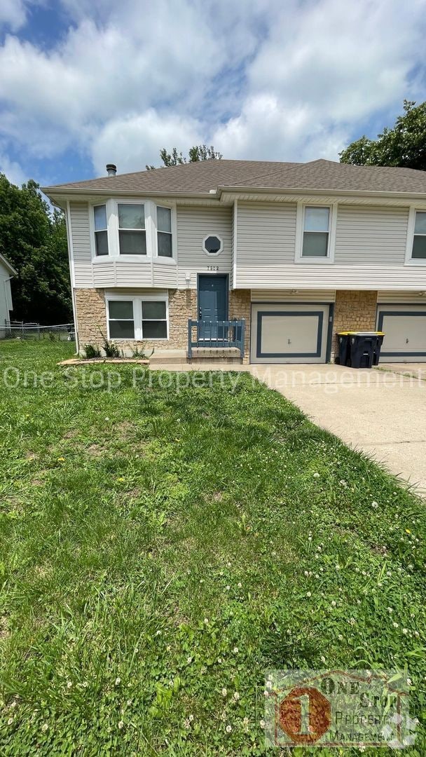 Building Photo - 7902 NW 79th Pl