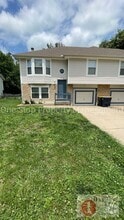 Building Photo - 7902 NW 79th Pl