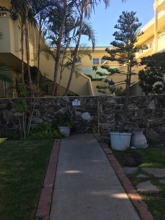 170 McKnight Dr, Laguna Beach, CA 92651 Apartments in Laguna Beach