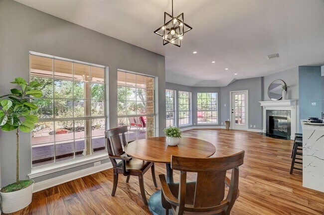 Building Photo - 10410 Laurel Hill Cove