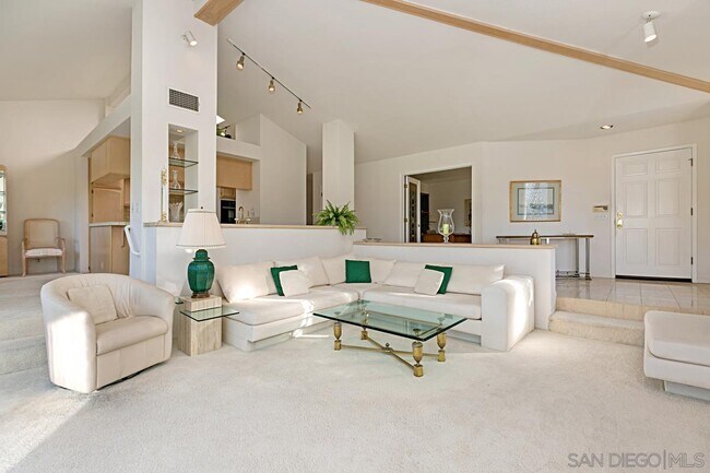 Building Photo - 2530 Navarra Dr