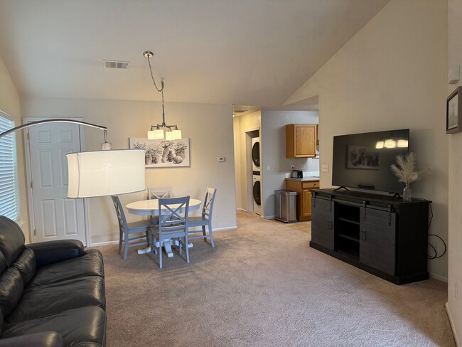 Building Photo - 802 Waterglen Dr