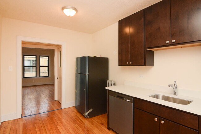 Foto del edificio - 2332.5 N Spaulding Ave