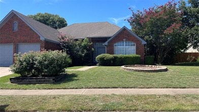 Building Photo - 320 Pebblebrook Ln