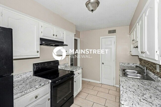 Building Photo - 3 Bedroom Pet-Friendly Home in Memphis, TN with Main Street Renewal