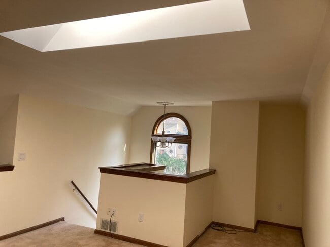 Building Photo - 10 De Marchis Dr