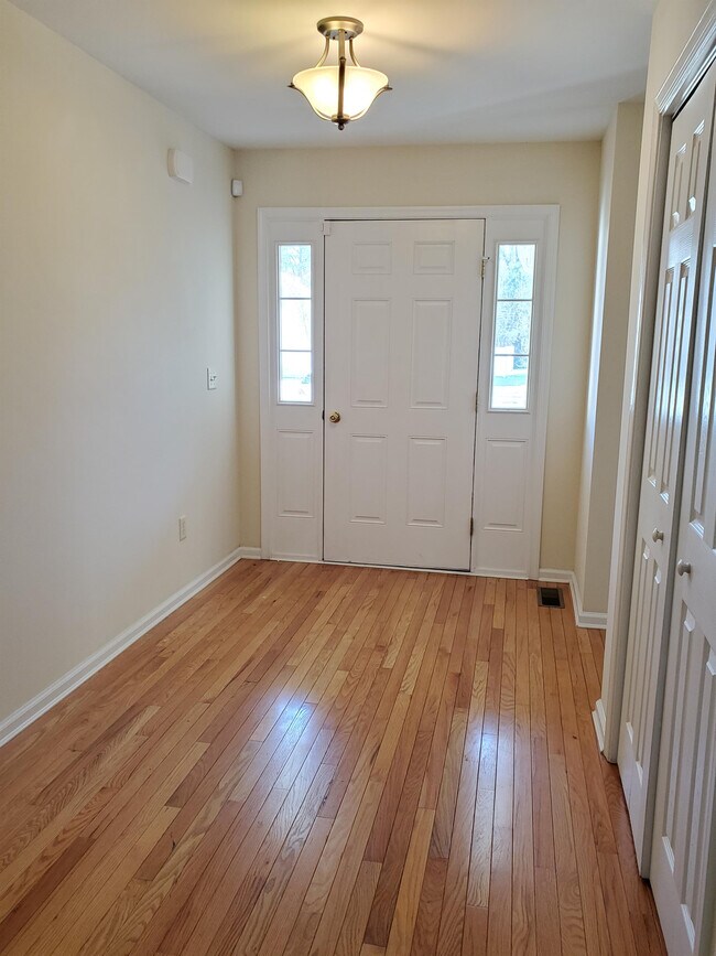 Building Photo - 1426 Beckford Ct
