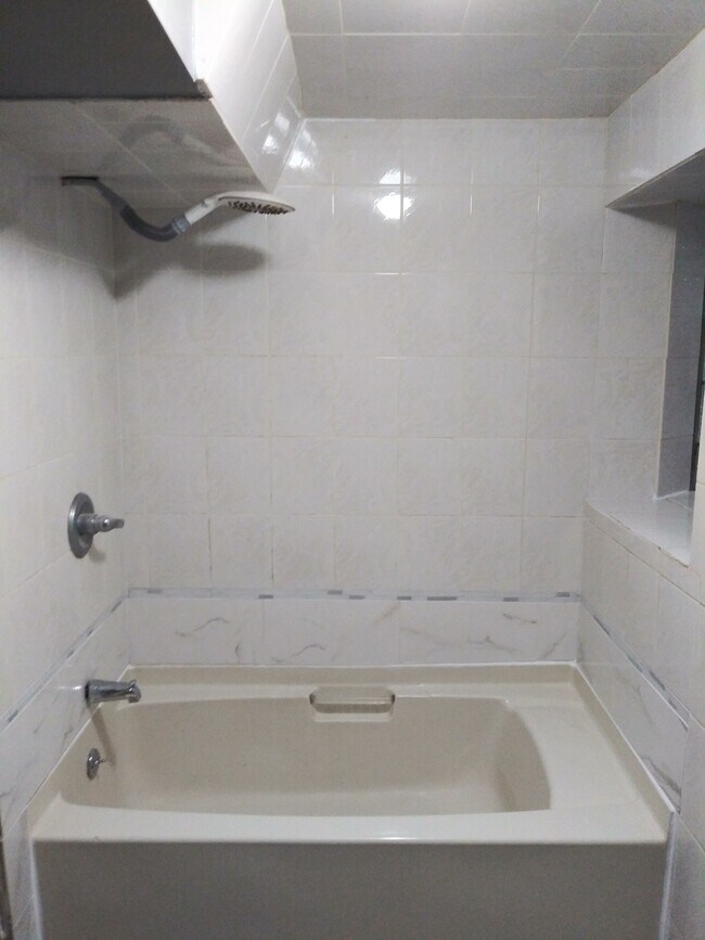 Photo - 1844 Euclid Ave Apartments