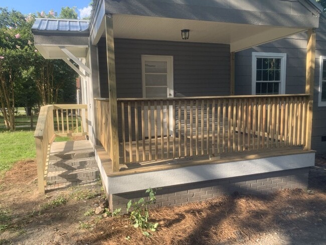 Building Photo - Adorable Two Bedroom House in Augusta!