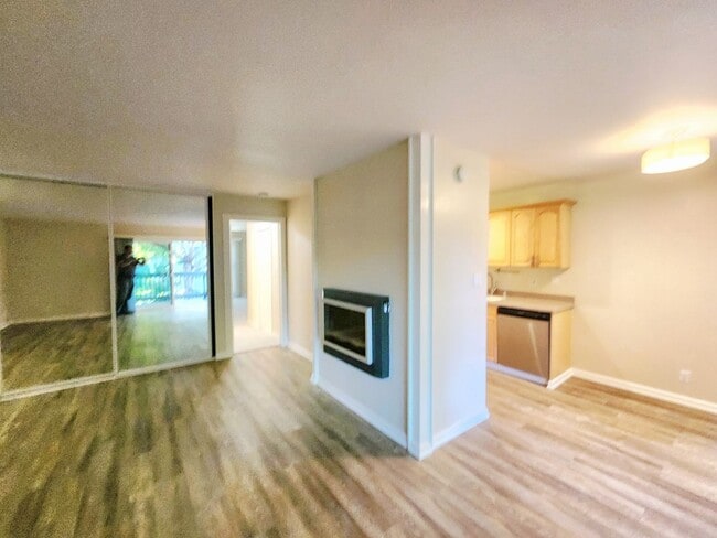 Building Photo - Lovely two bed, two bath condo with garden...