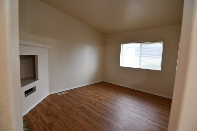 Building Photo - 261 Bobwhite St