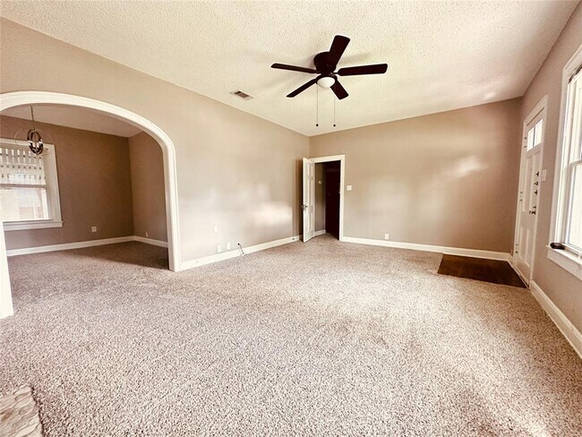 Foto del edificio - 916 E 37th St