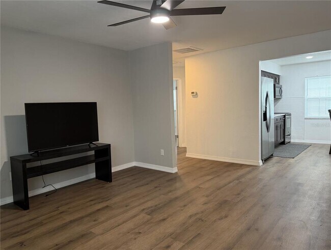 Foto del edificio - 6317 S Roberts Ave