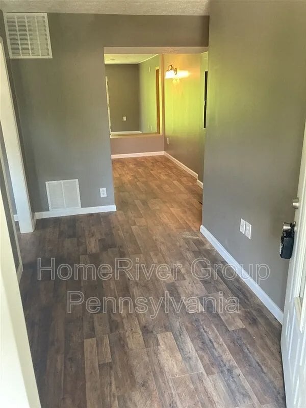 Building Photo - 221 Caruso Dr