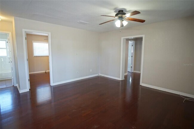 Building Photo - 3213 W Leila Ave