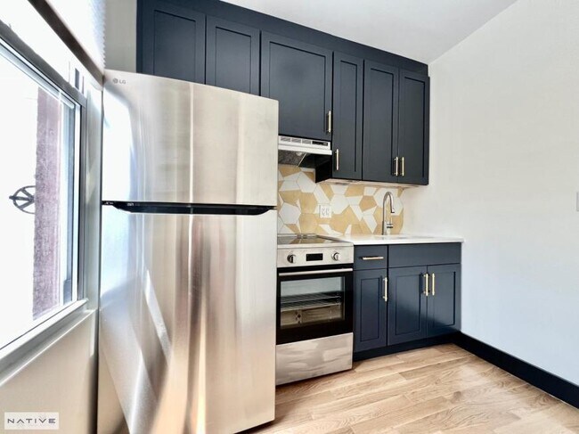 Foto del edificio - 3 bedroom in BROOKLYN NY 11220
