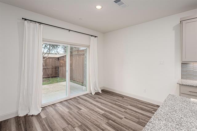 Building Photo - 988 Emil Pl