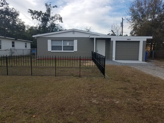 Foto del edificio - 6809 E North Bay St