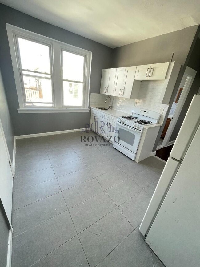 Building Photo - 484 N 12th St