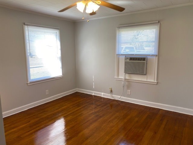 Building Photo - Duplex / Burlington