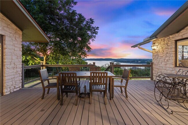 Building Photo - 129 Lakeway Dr