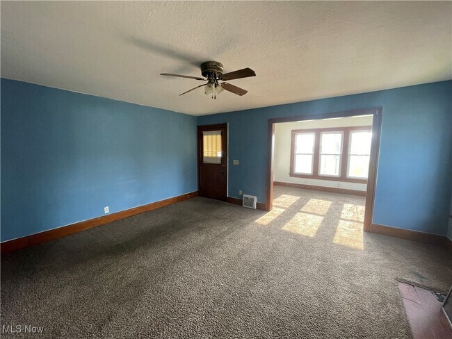 Foto del edificio - 301 Roslyn Ave NW