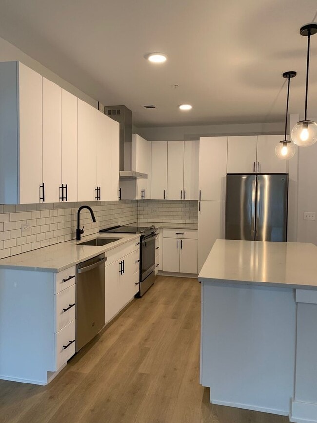 Building Photo - 2 Bedroom 2 Bath Condo w/ Fenced In Yard!