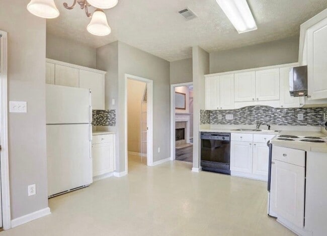 Building Photo - 6916 Sandfield Dr