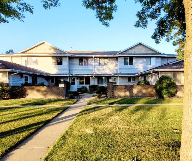 8552 S Pond Trail, Champlin, MN 55316 Townhome Rentals in Champlin MN
