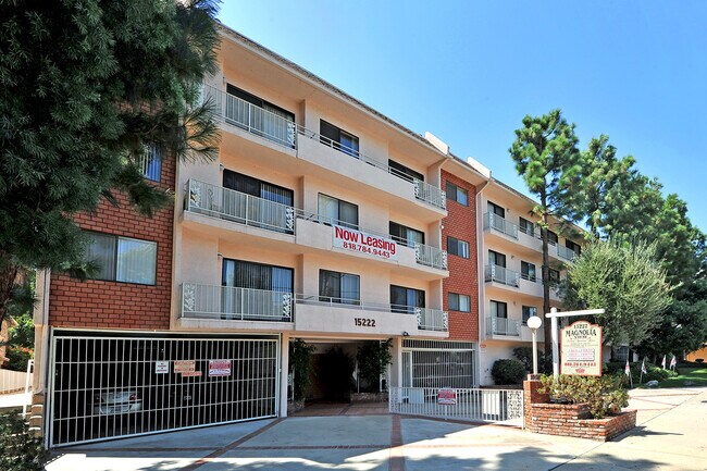 Foto del edificio - 15222 Magnolia Blvd