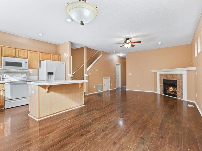 Building Photo - 3 Bed Home w/Recent Updates Attached Garag...