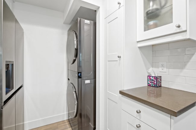 Building Photo - 1070 Calle Del Cerro