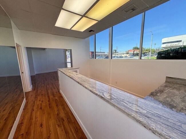 Foto del edificio - 1817 W Beverly Blvd