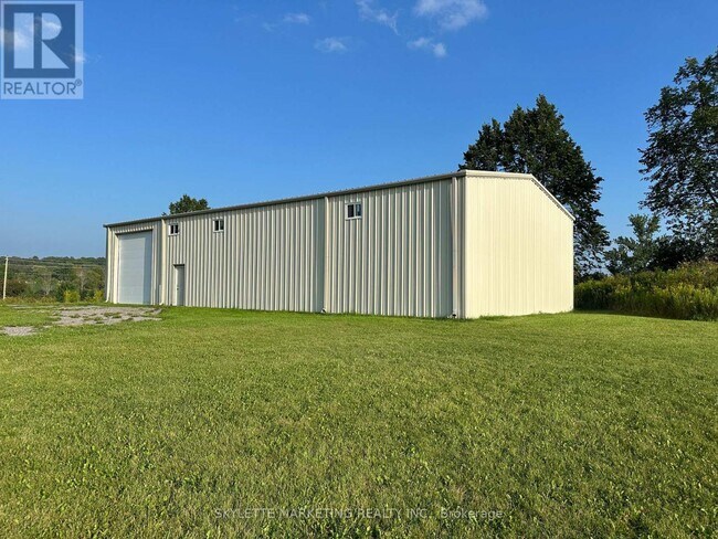 Photo du bâtiment - 22334 Woodbine Ave