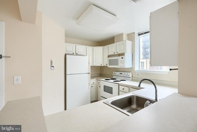 Building Photo - 23 Pierside Dr