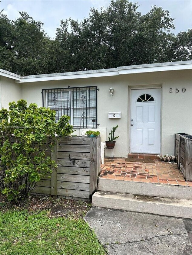 Foto principal - 360 NE 82nd St
