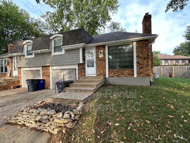 Building Photo - 800 S Willow Dr
