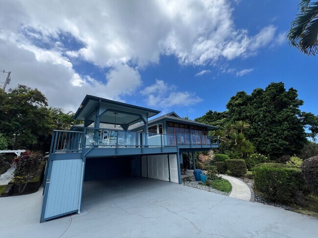 Foto del edificio - 4bd/3bath Available NOW with gorgeous views!