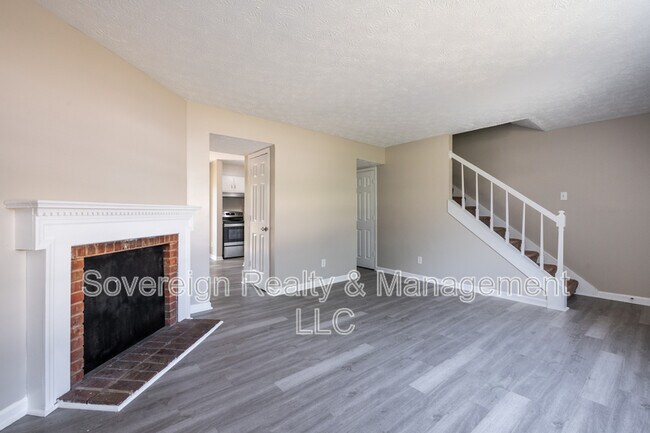 Building Photo - 580 Downing St