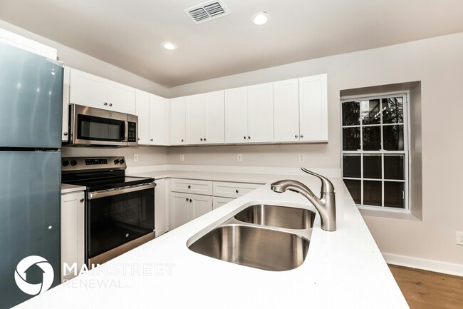 Building Photo - 815 Lena St