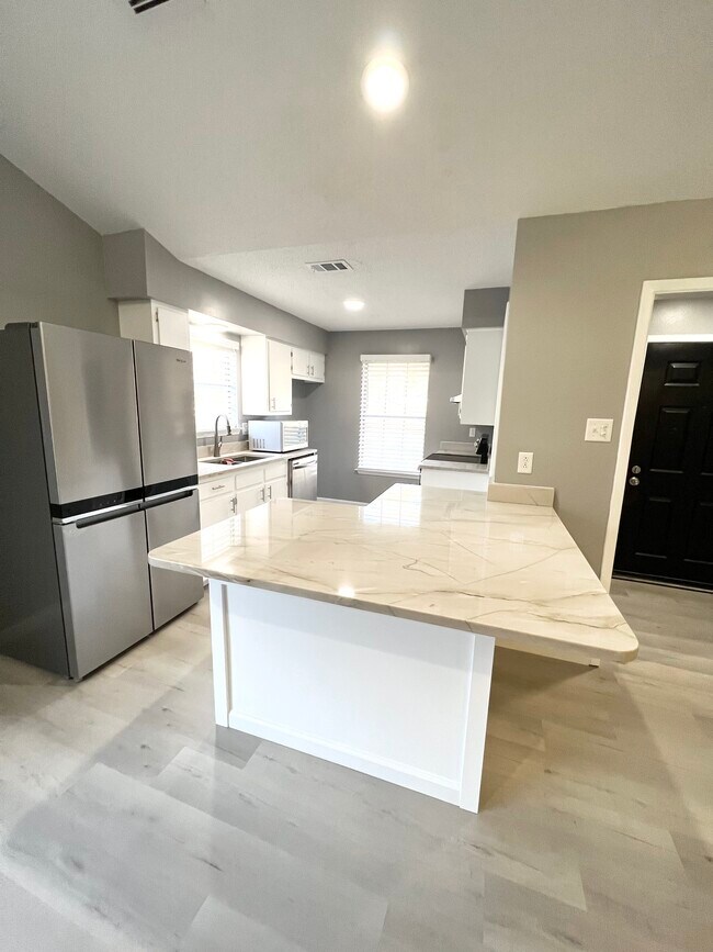 Building Photo - 883 Bonneville Dr