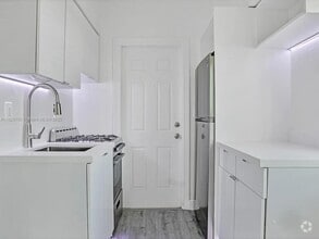 Building Photo - 7315 Carlyle Ave