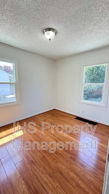 Building Photo - 1209 Stevens Dr