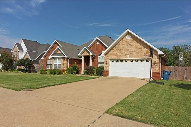 Building Photo - 607 SE Jamaica Dr