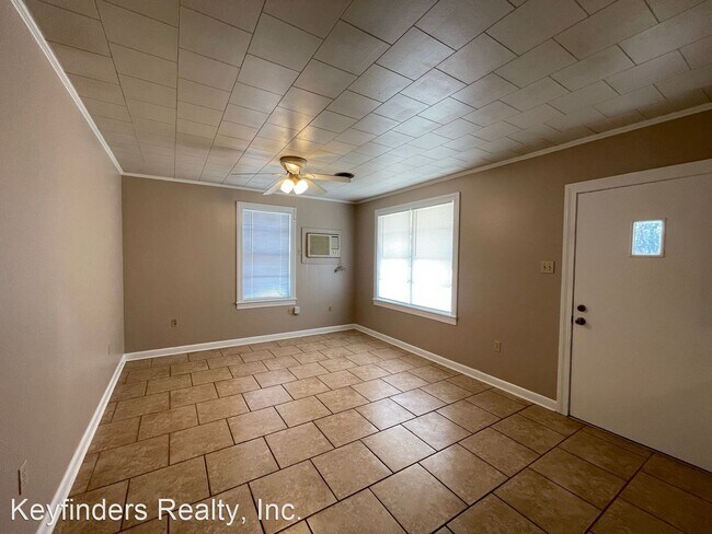 Building Photo - 2 br, 1 bath House - 610 Avenue G
