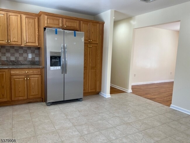 Building Photo - 346 River Dr
