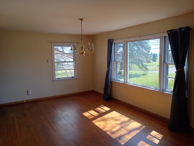 Foto del edificio - 395 W Newport Rd