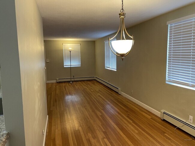 Foto del edificio - 134 Emerson Gardens Rd